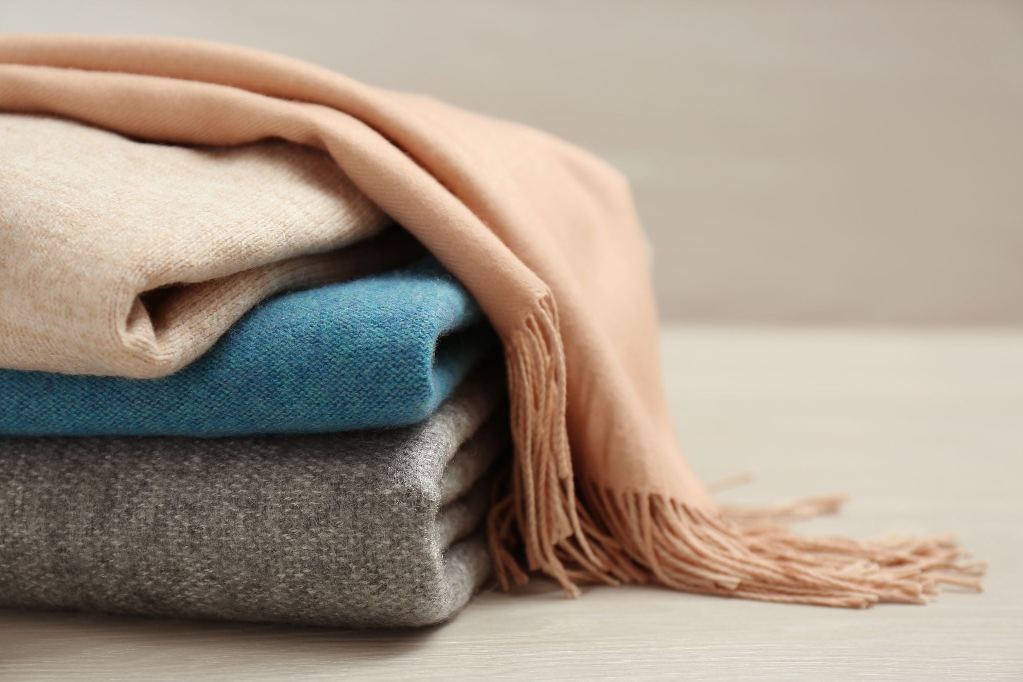 The Differences Between 100% Cashmere And Cashmere-Blend Fabrics